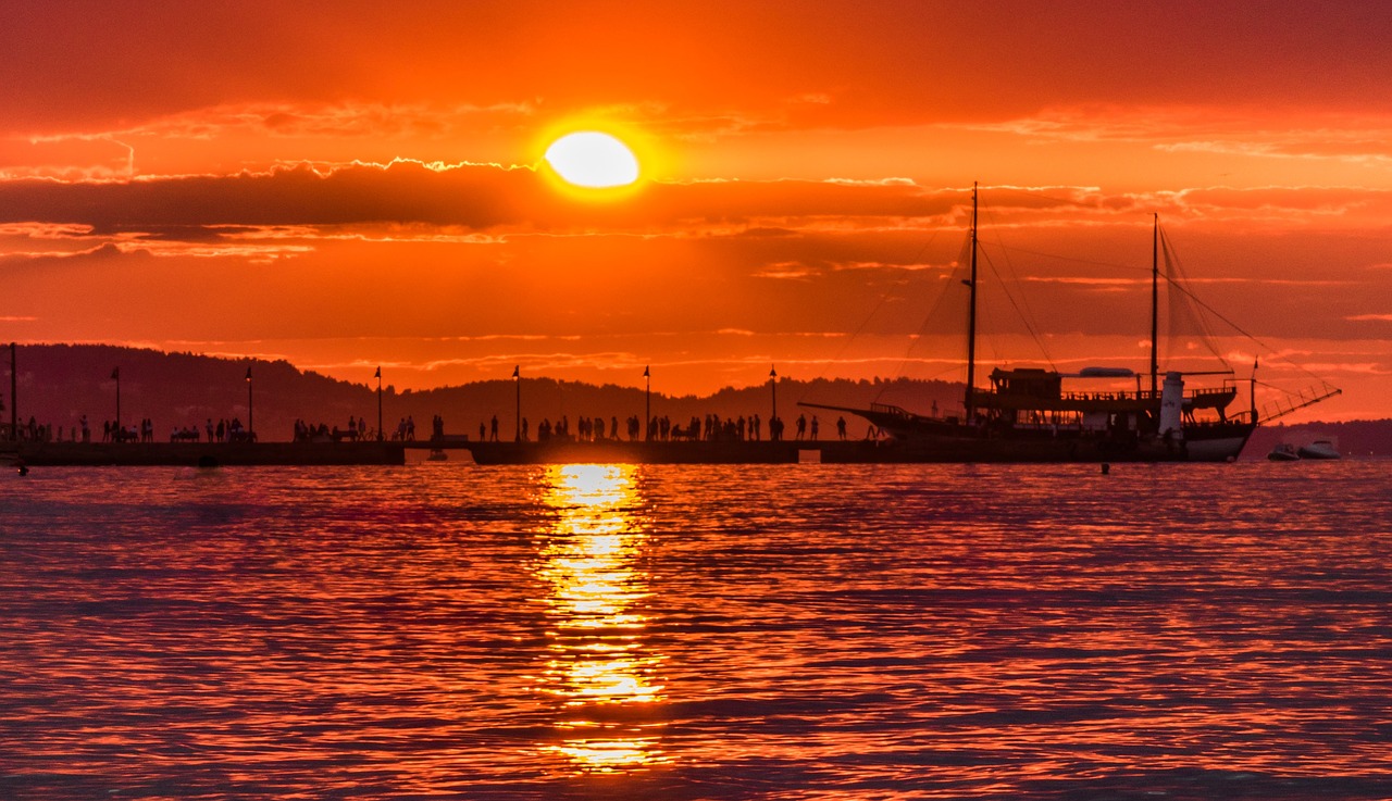 Image - sunshine sunlight sunset sunrise