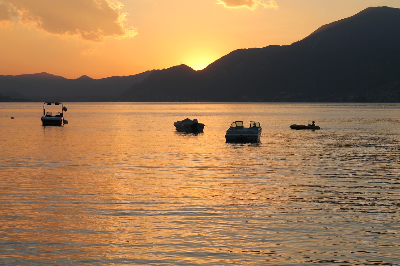 Image - italy sunset boats mountains