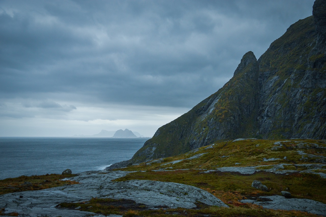 Image - mountain highland geen grass ocean