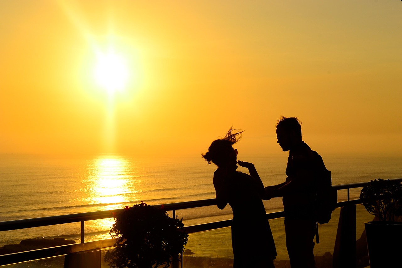 Image - sunlight sunshine sunset couple