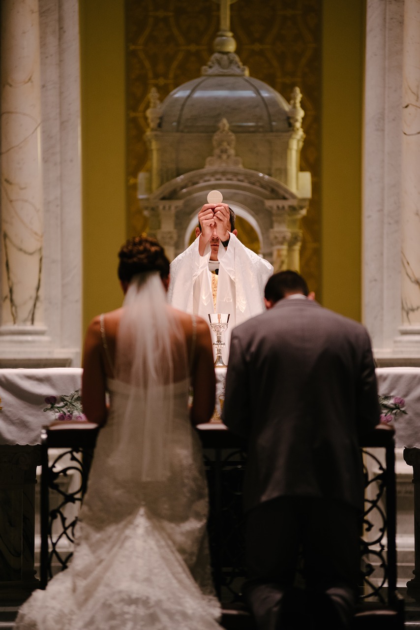 Image - wedding mass priest bride groom