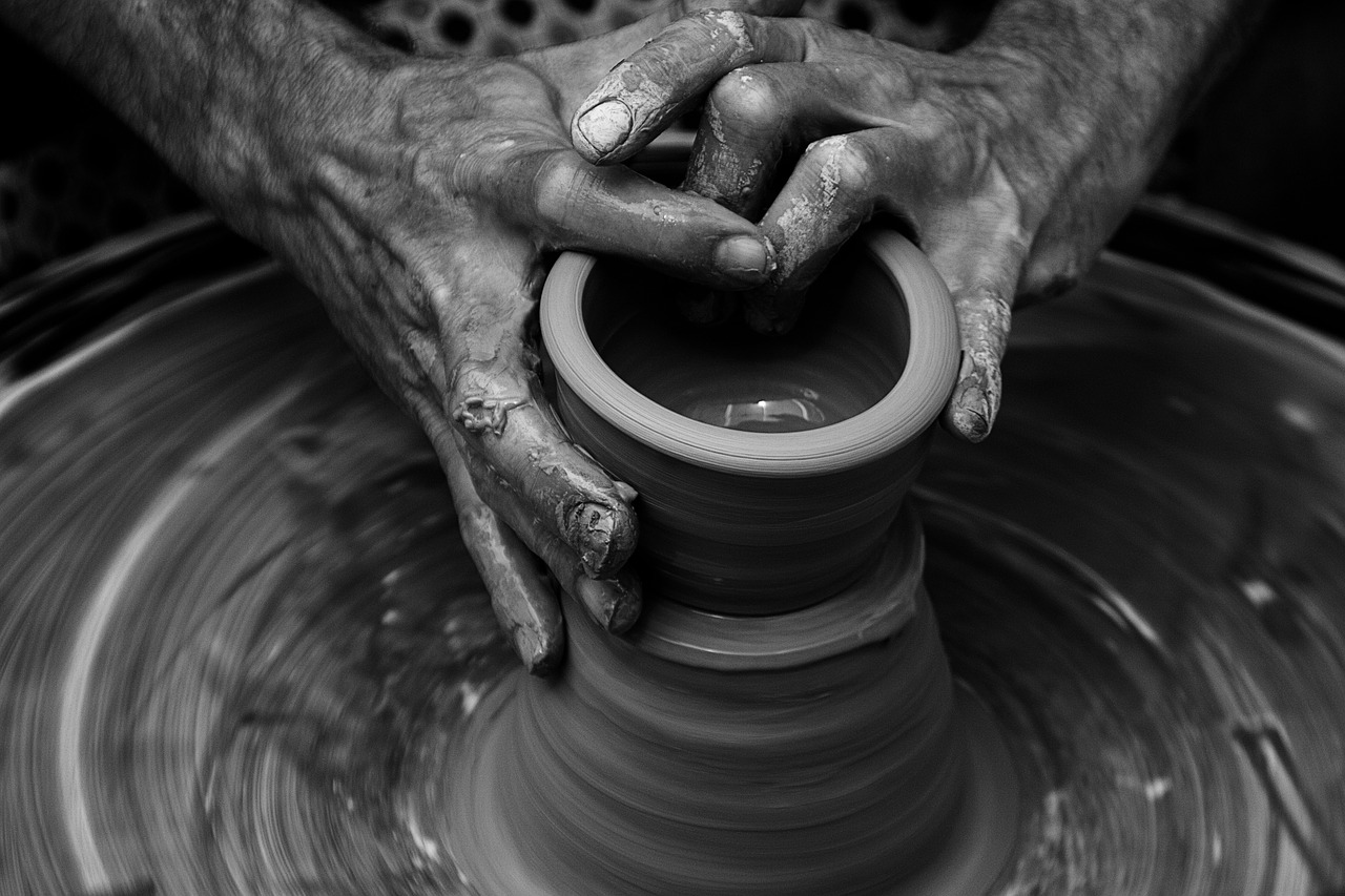 Image - nails hands wrist clay pot