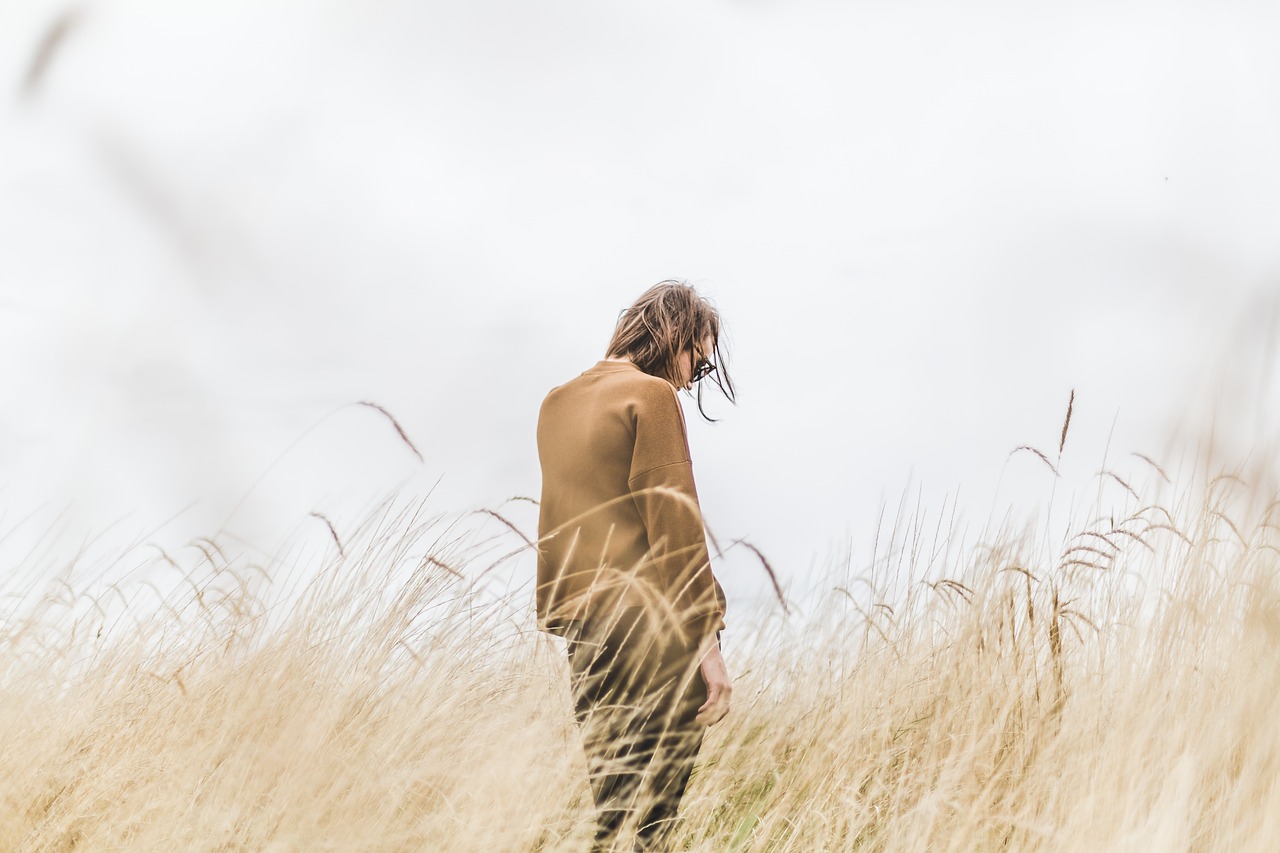 Image - girl alone thinking mountain