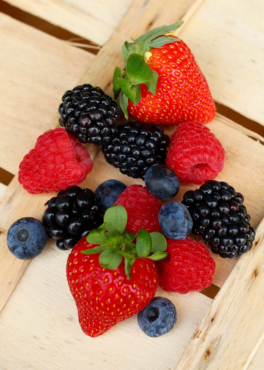 Image - summer fruits strawberry raspberry