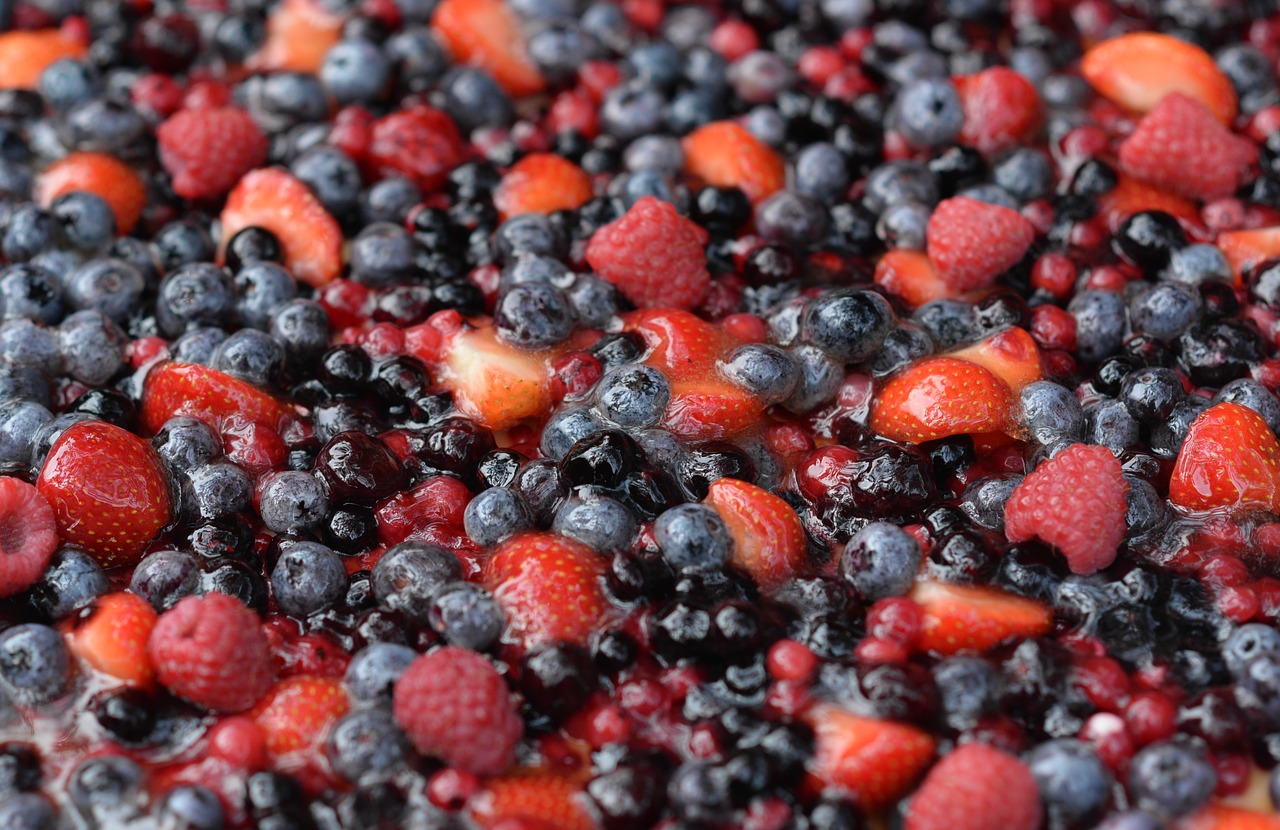 Image - raspberry strawberry blackberry pie