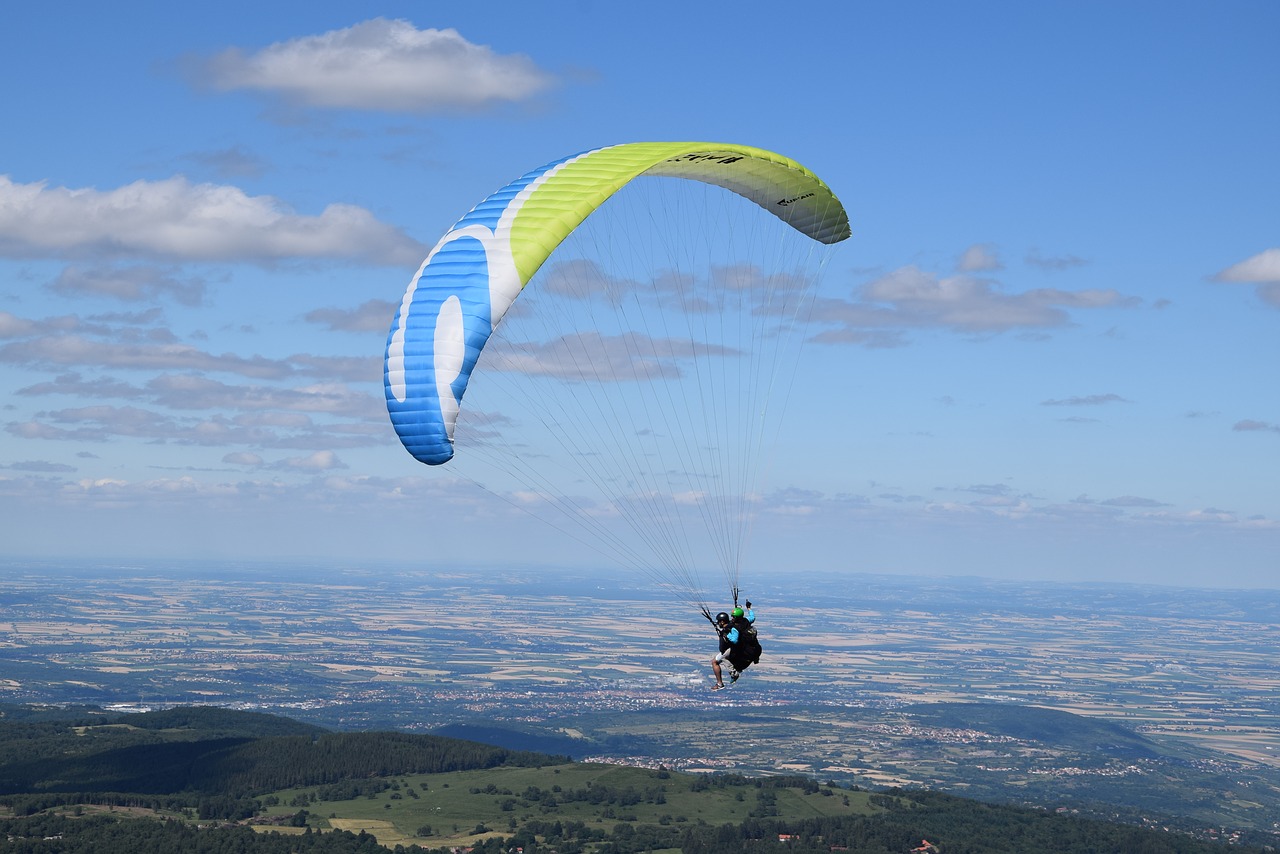 Image - paragliding auvergne landscape