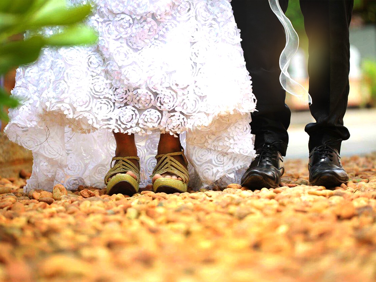 Image - wedding leg couple love