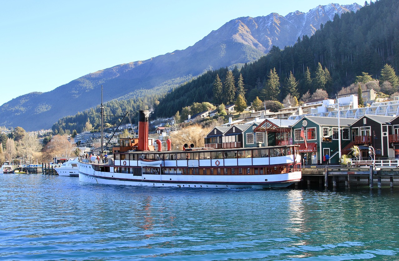 Image - boat lake mountain leisure