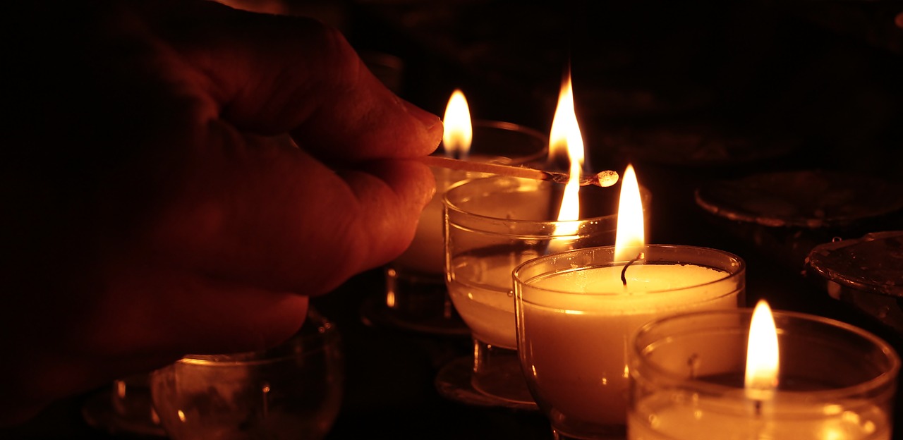 Image - tea lights hand church light