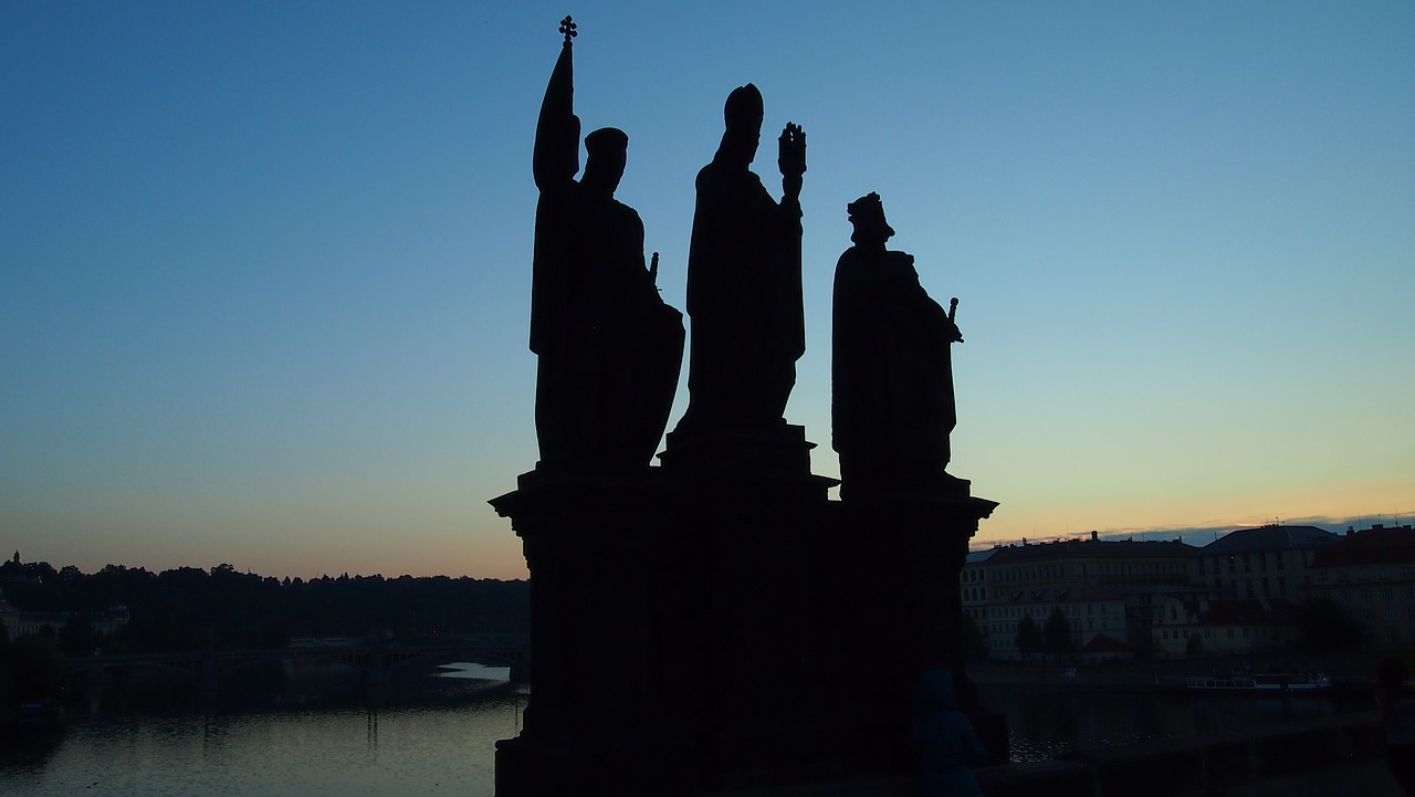 Image - prague charles bridge statue light