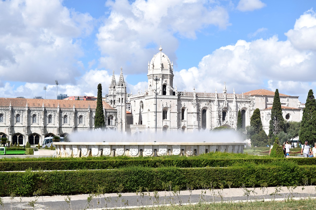 Image - lisbon portugal castle fountain