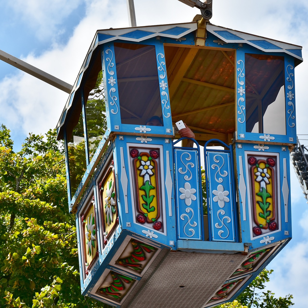 Image - ferris wheel gondolas ride cabins