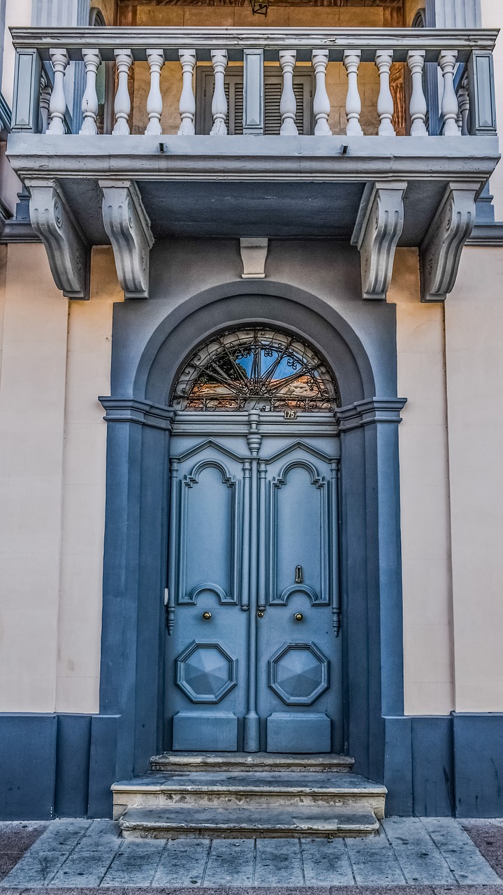 Image - old house door architecture