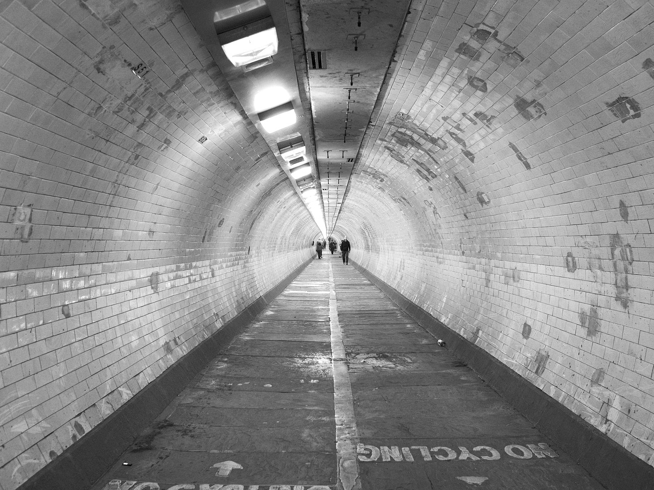 Image - path pavement concrete tunnel