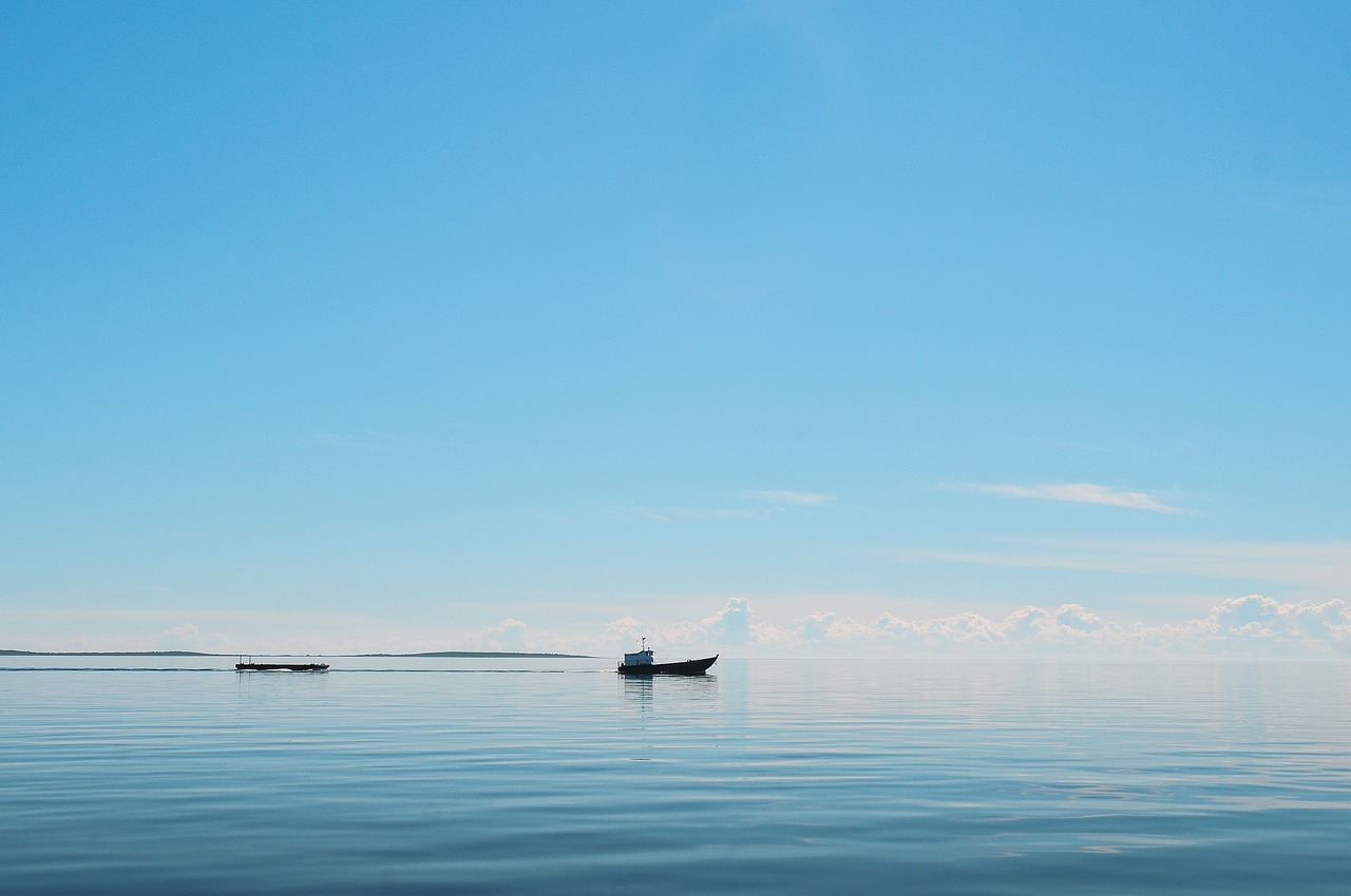 Image - blue sky vessel lake