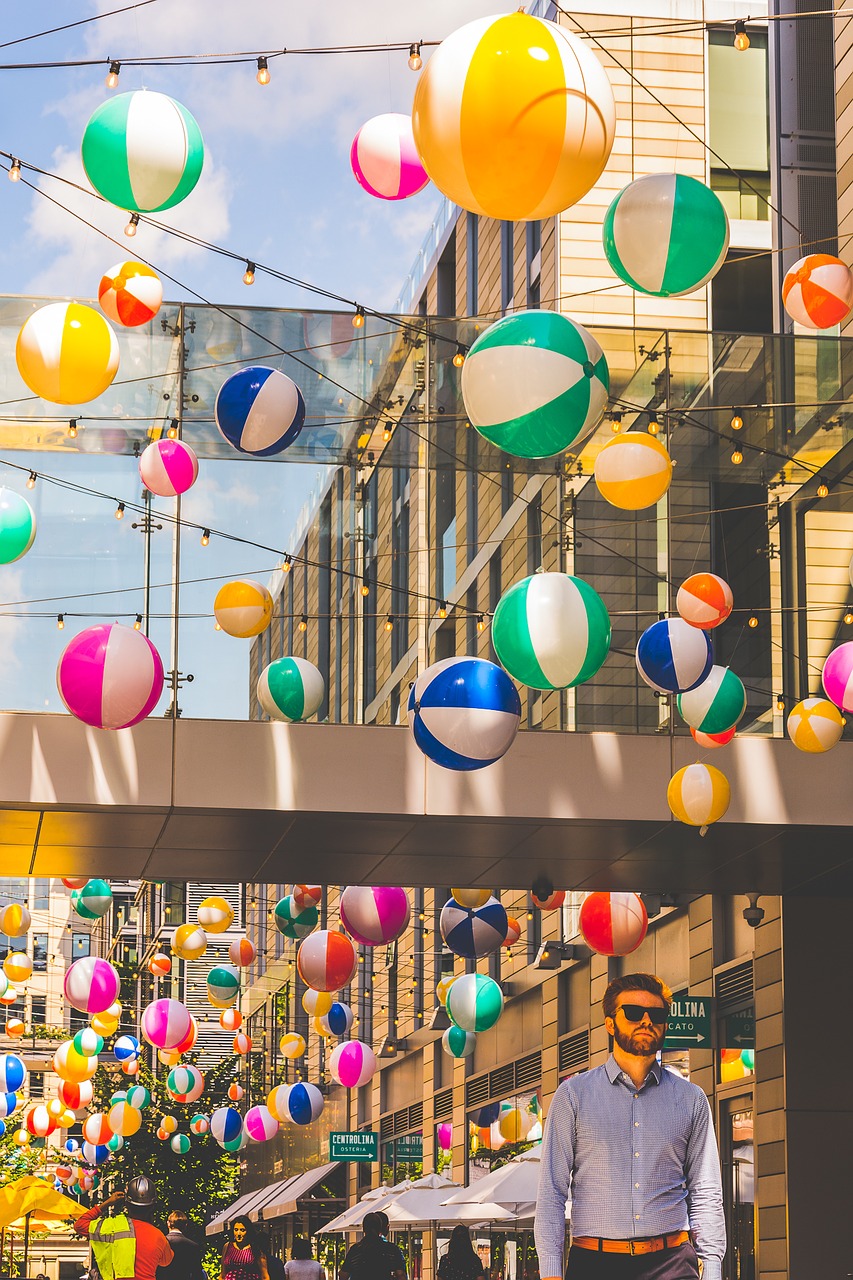 Image - balloons city downtown celebration