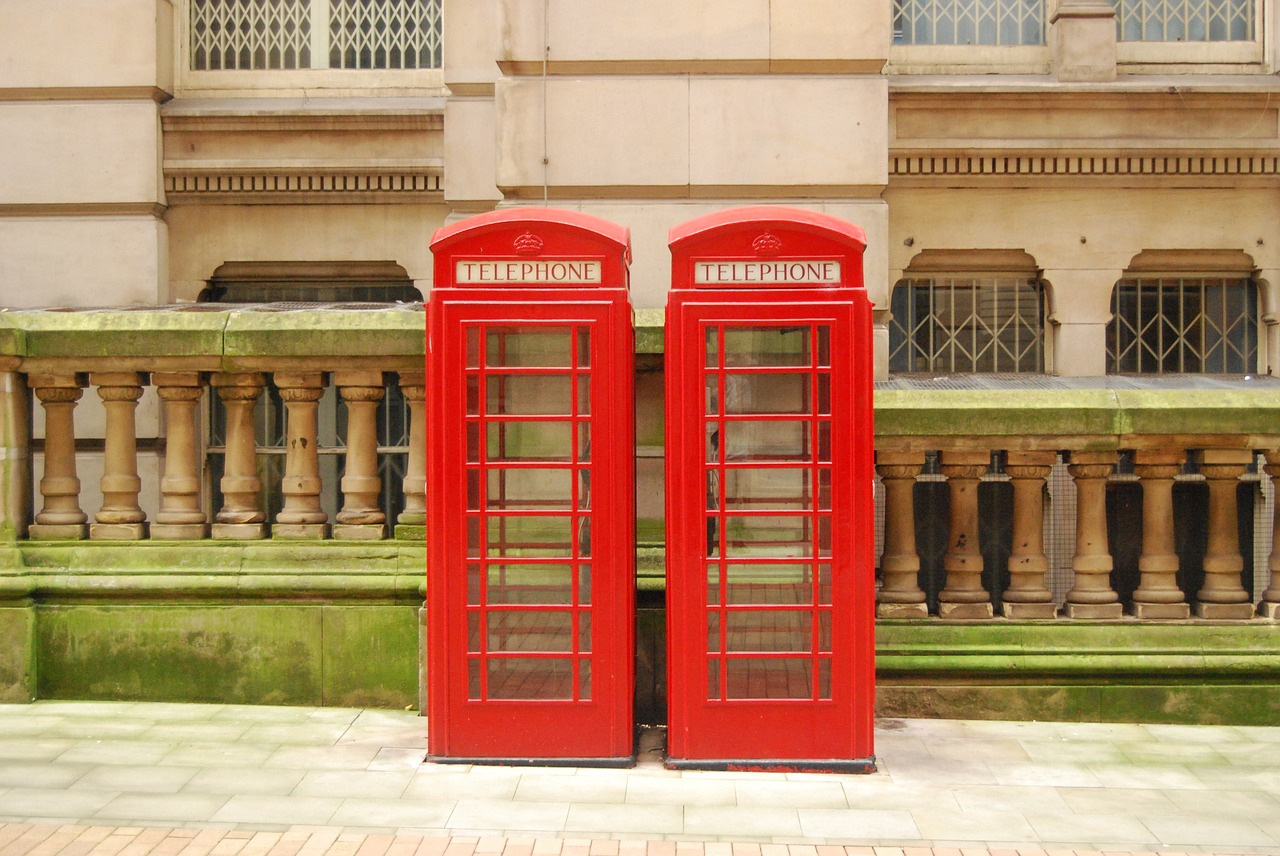 Image - red telephone booth city