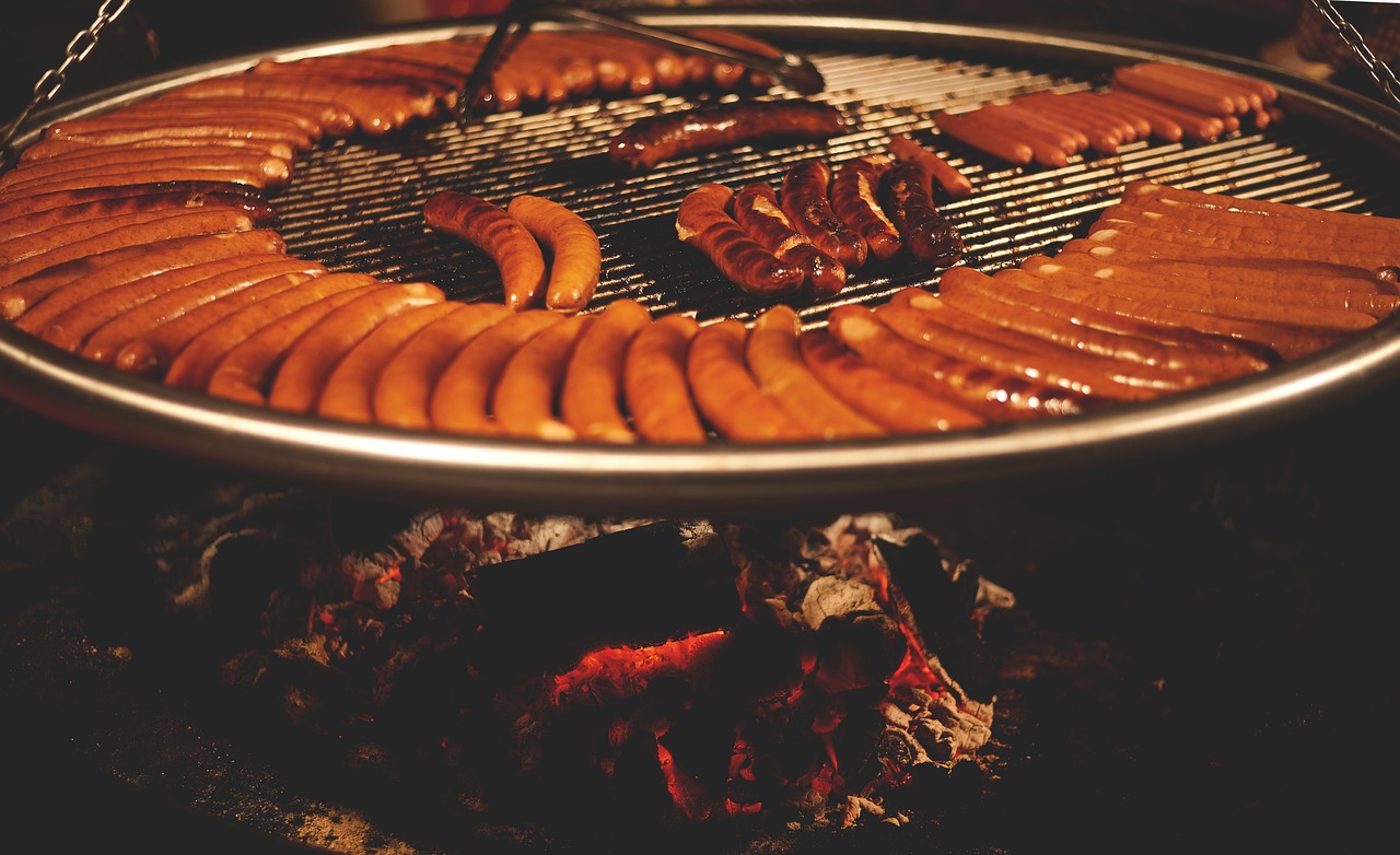 Image - hot dogs sausages barbecue grill