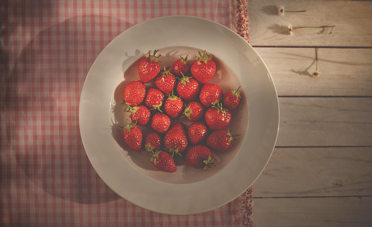 Image - strawberries fruits plate bowl