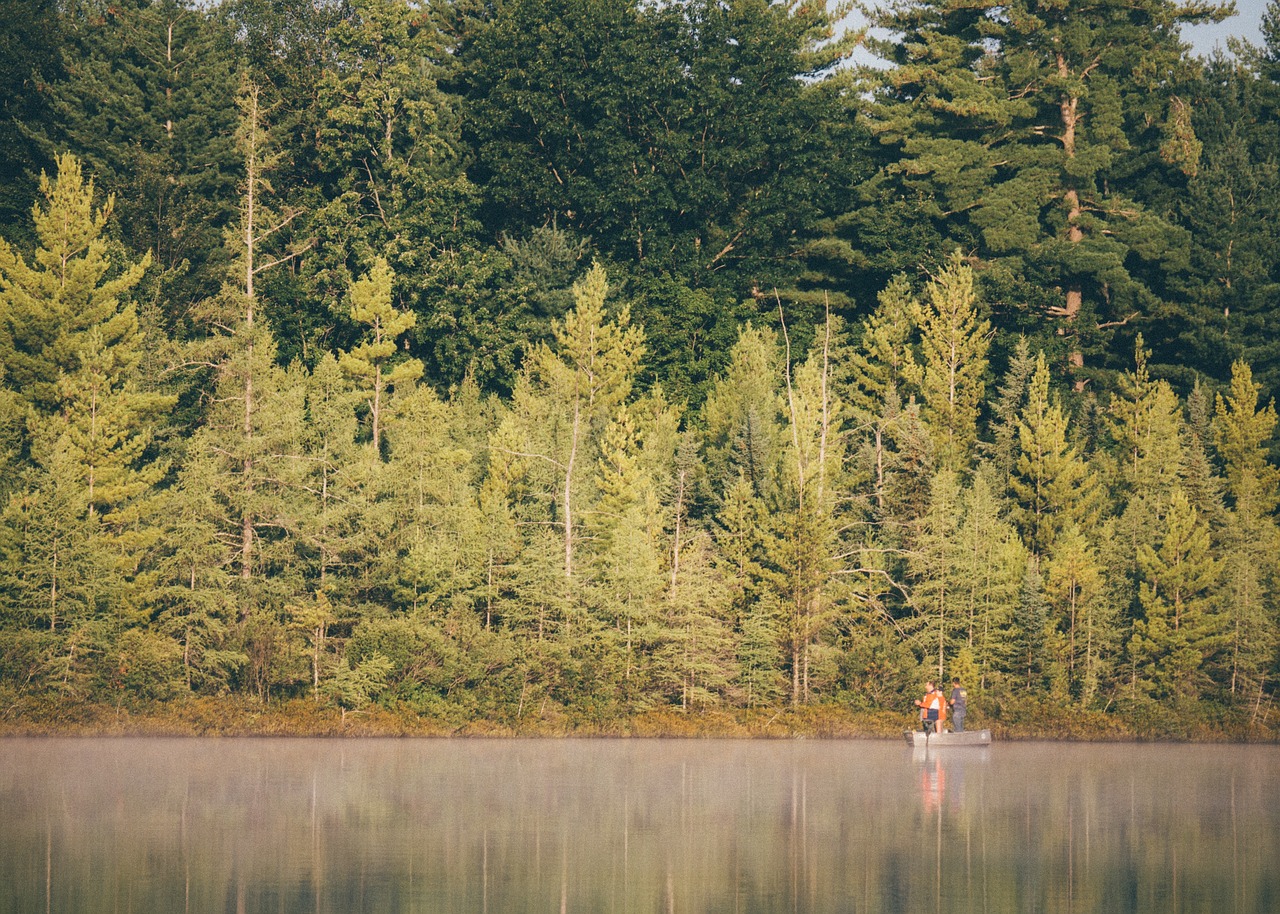 Image - fishing boat people lake water