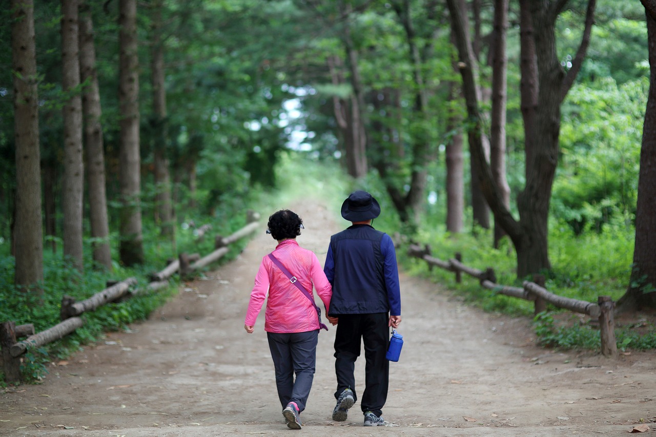 Image - elderly couple 다정히 hand nami