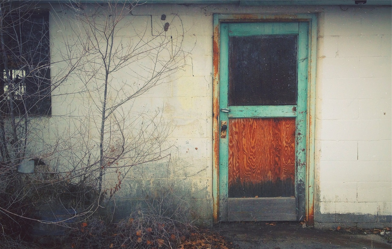 Image - house door rust old