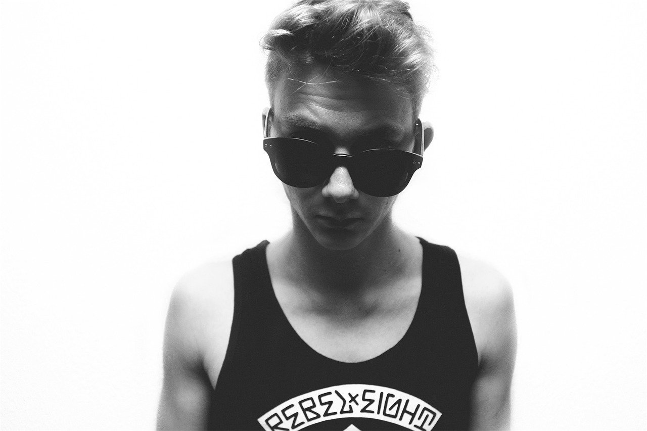 Image - guy sunglasses tank top