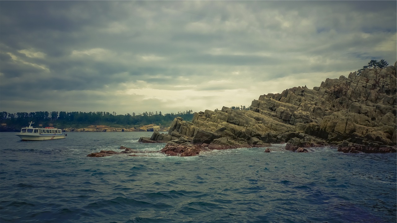 Image - storm cloudy coast rocks ocean