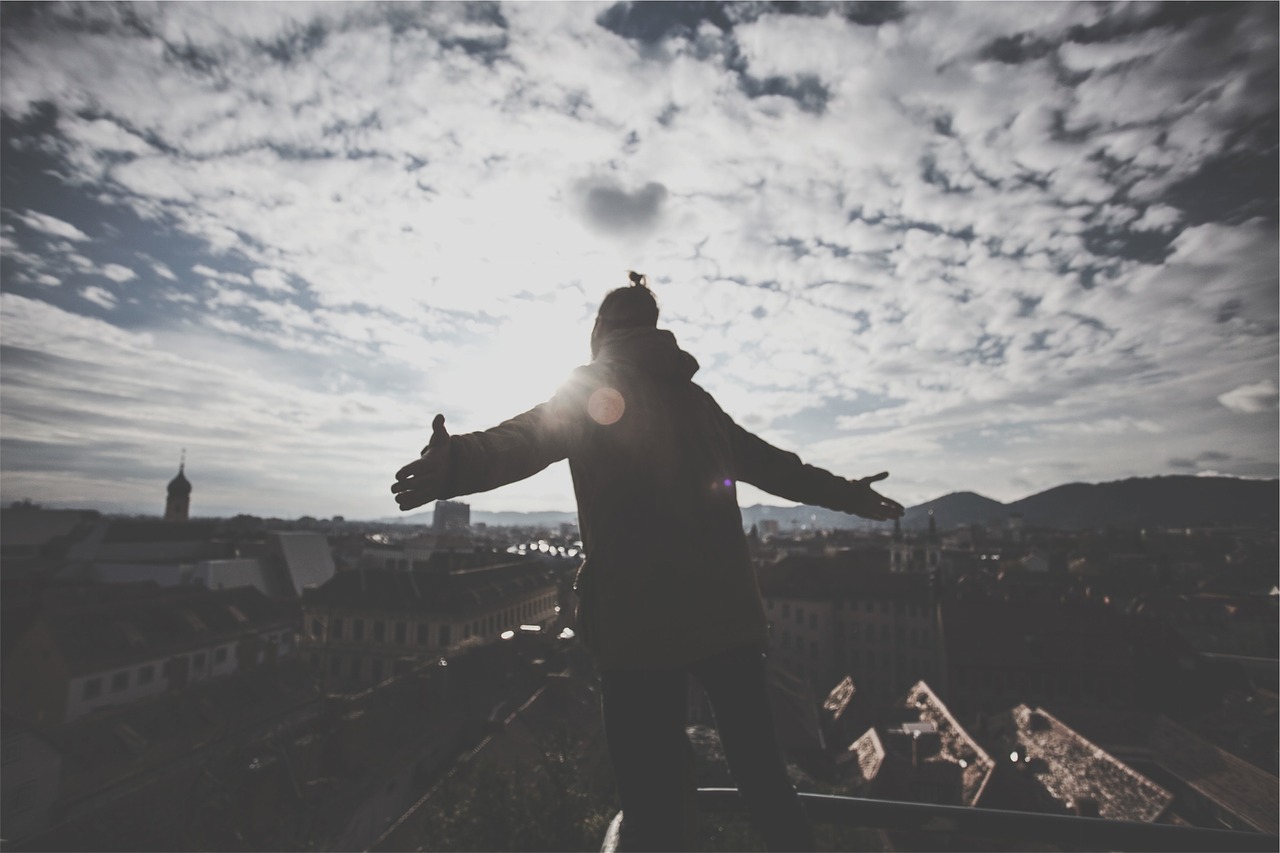 Image - sun rays man guy sky clouds