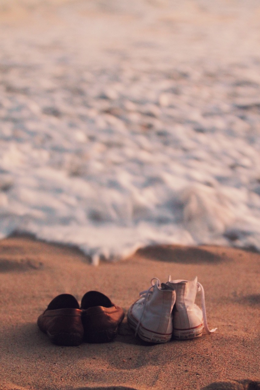 Image - shoes sneakers converse beach sand