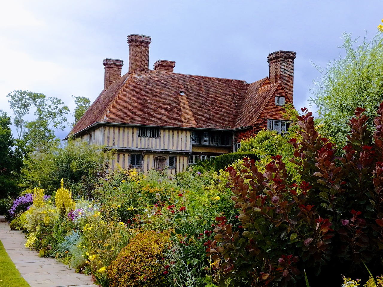 Image - great dixter old house garden