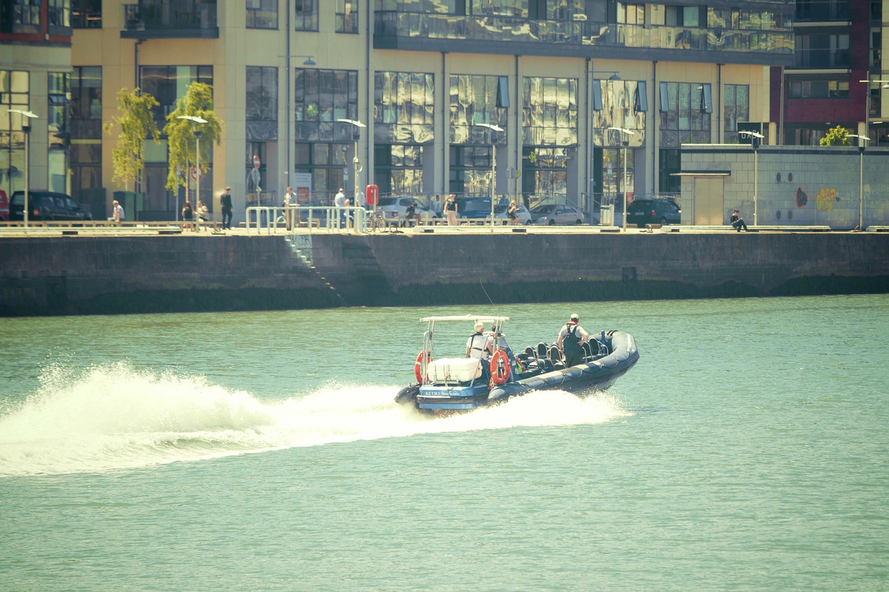 Image - speedboat water waves buildings