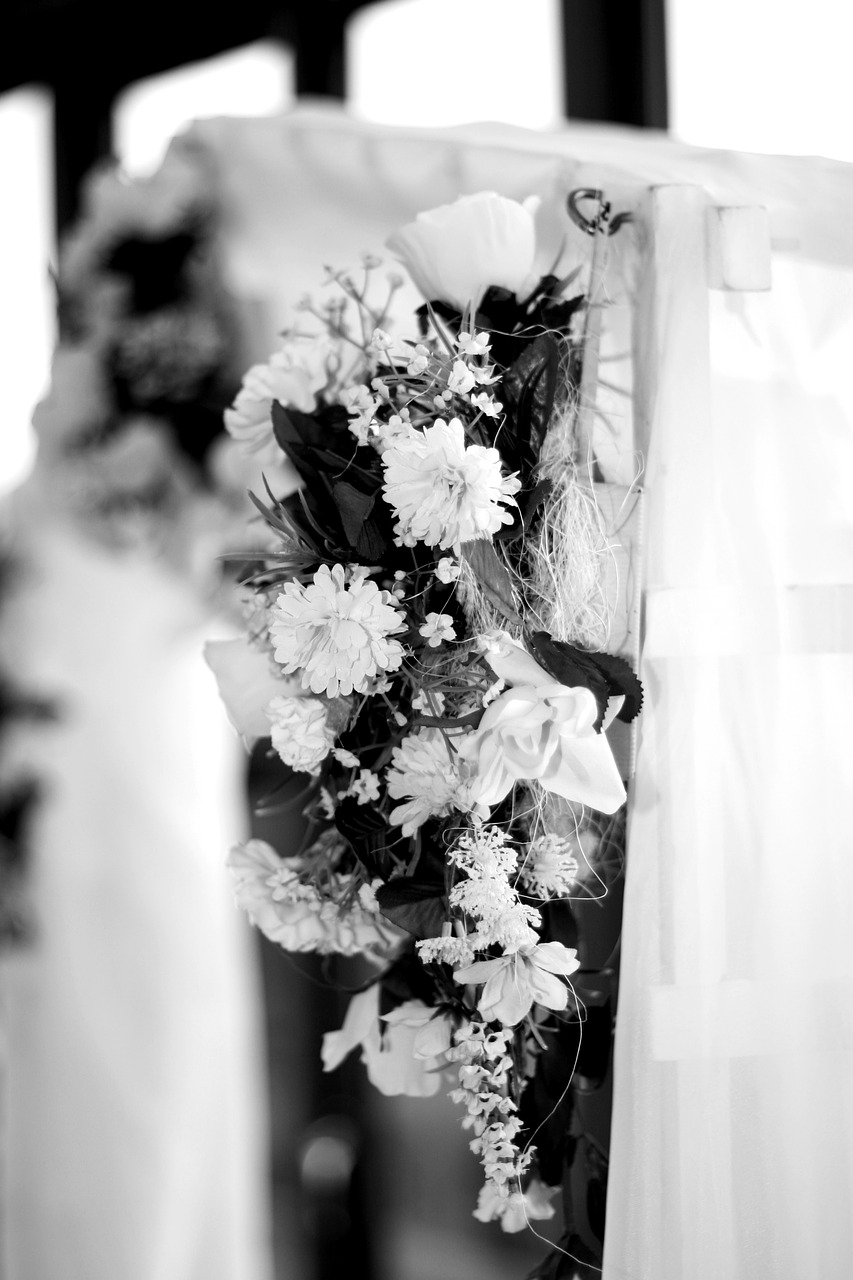 Image - wedding bouquet black white bride