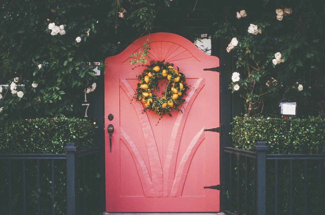 Image - pink red door wreath flowers