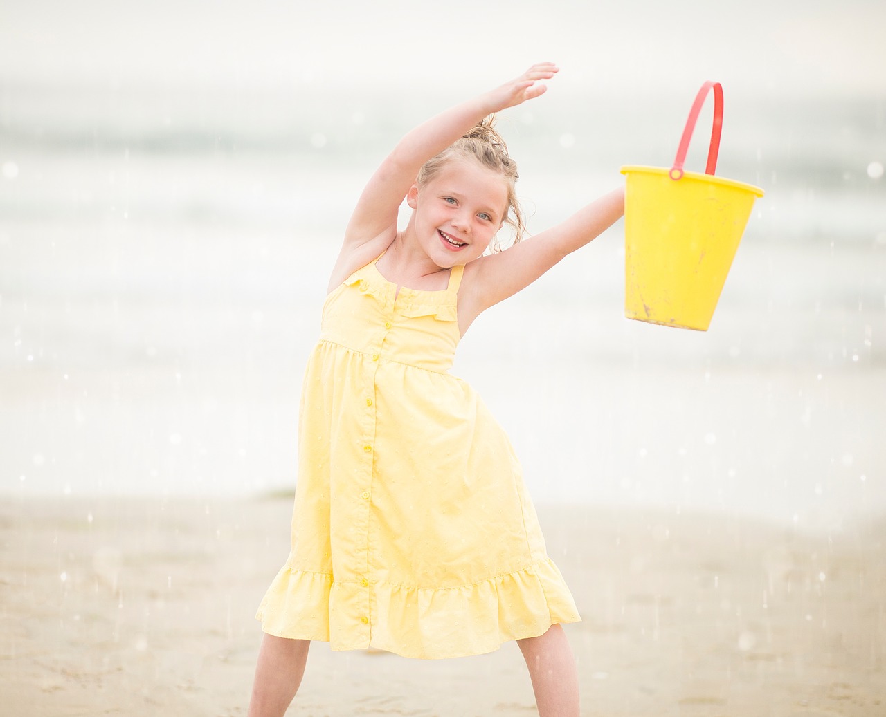 Image - kid yelow beach