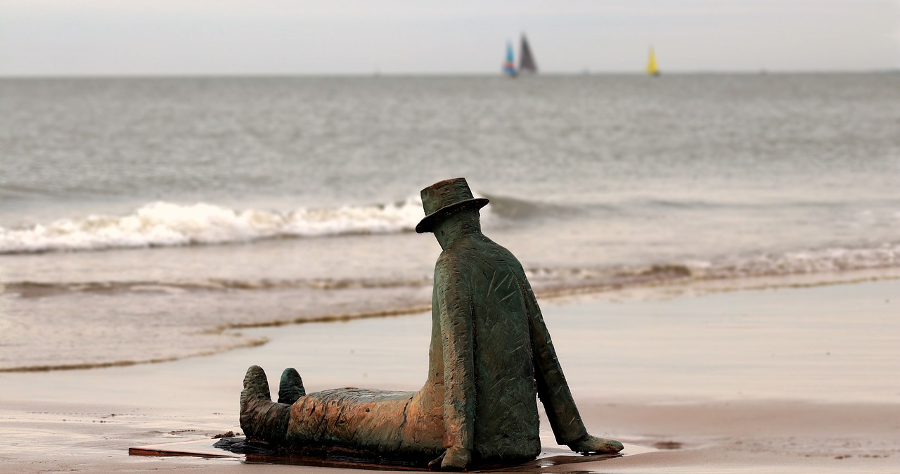 Image - belgium statue knokke beach