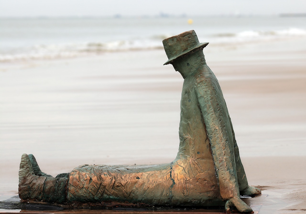 Image - belgium statue knokke beach