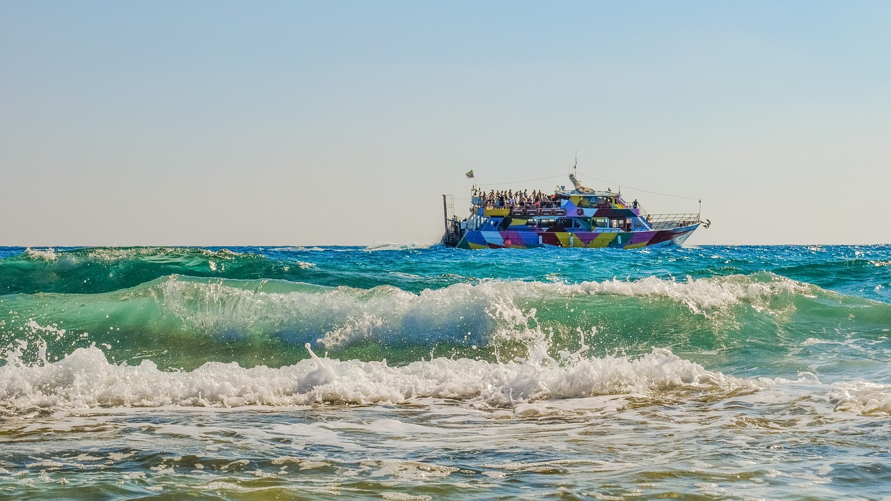 Image - wave sea spray foam motion