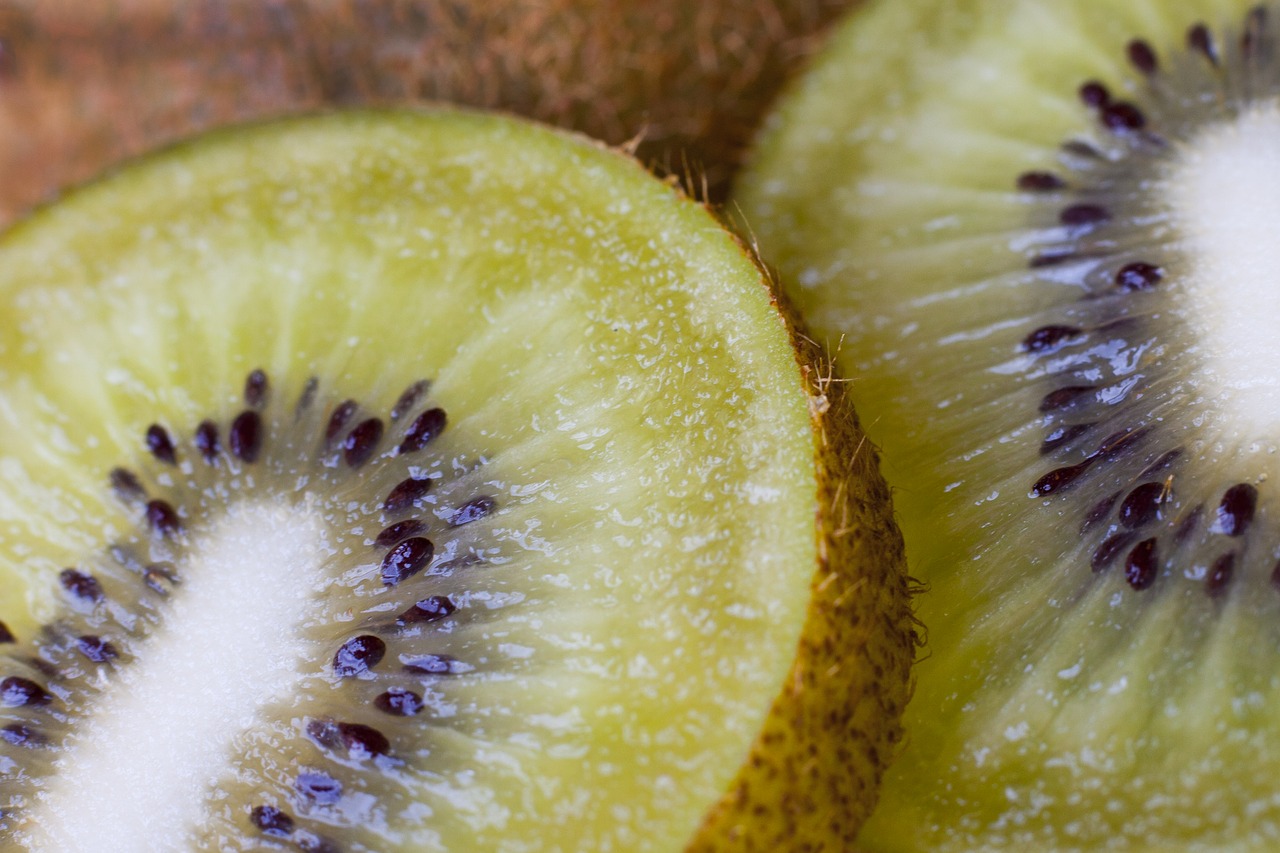 Image - kiwifruit kiwi fruit healthy green