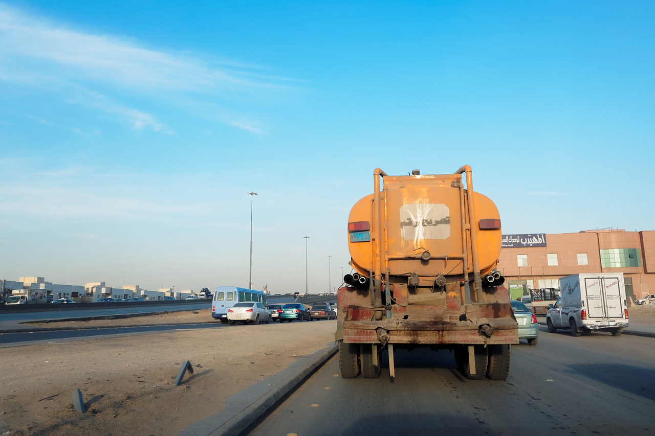 Image - tank wagon road riyadh saudi arabia