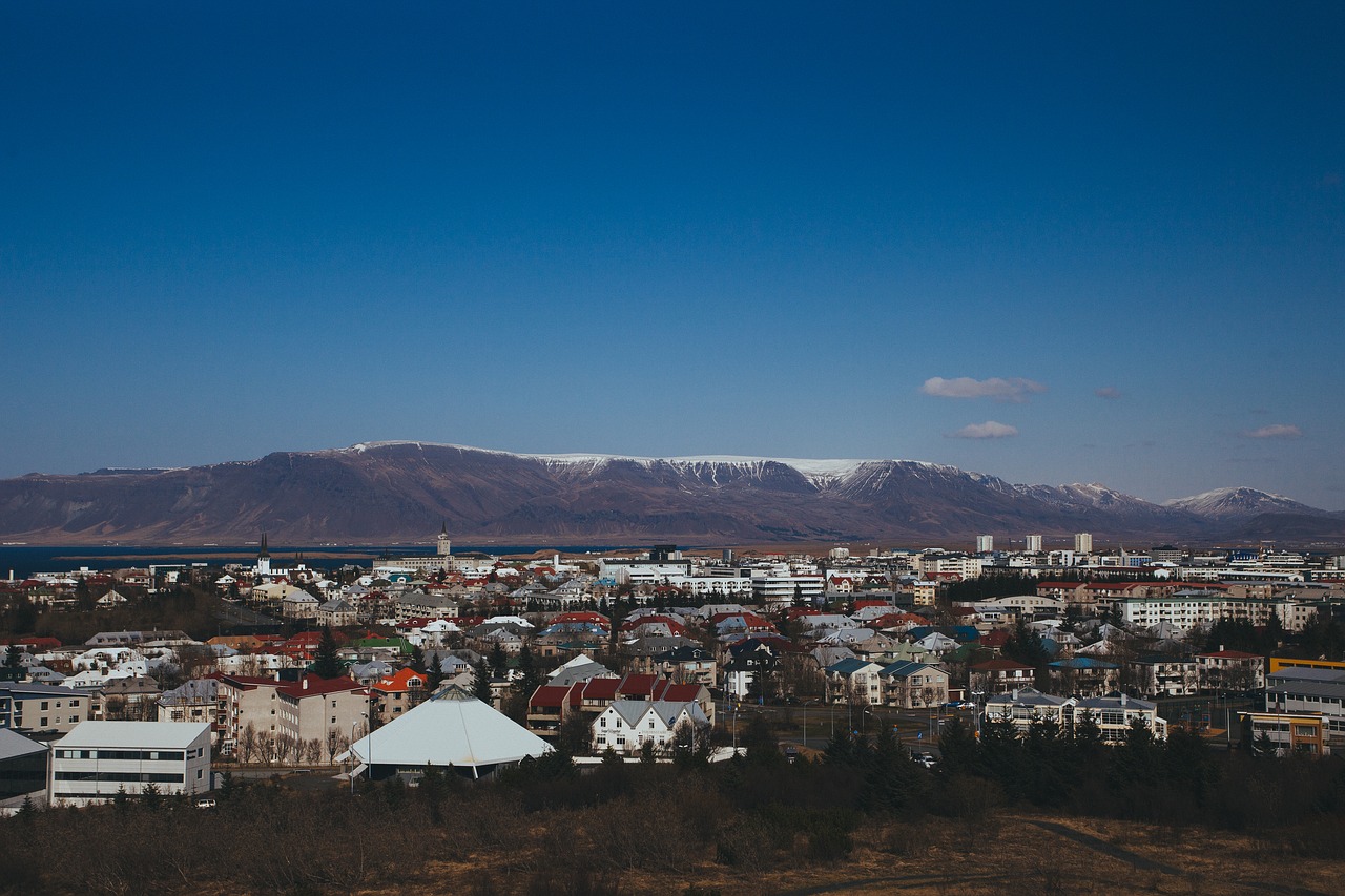 Image - iceland mountains city town