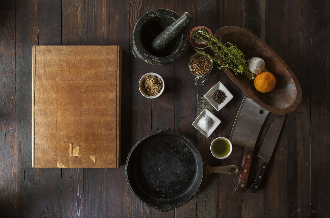 Image - wood cuttingboard grinder spices