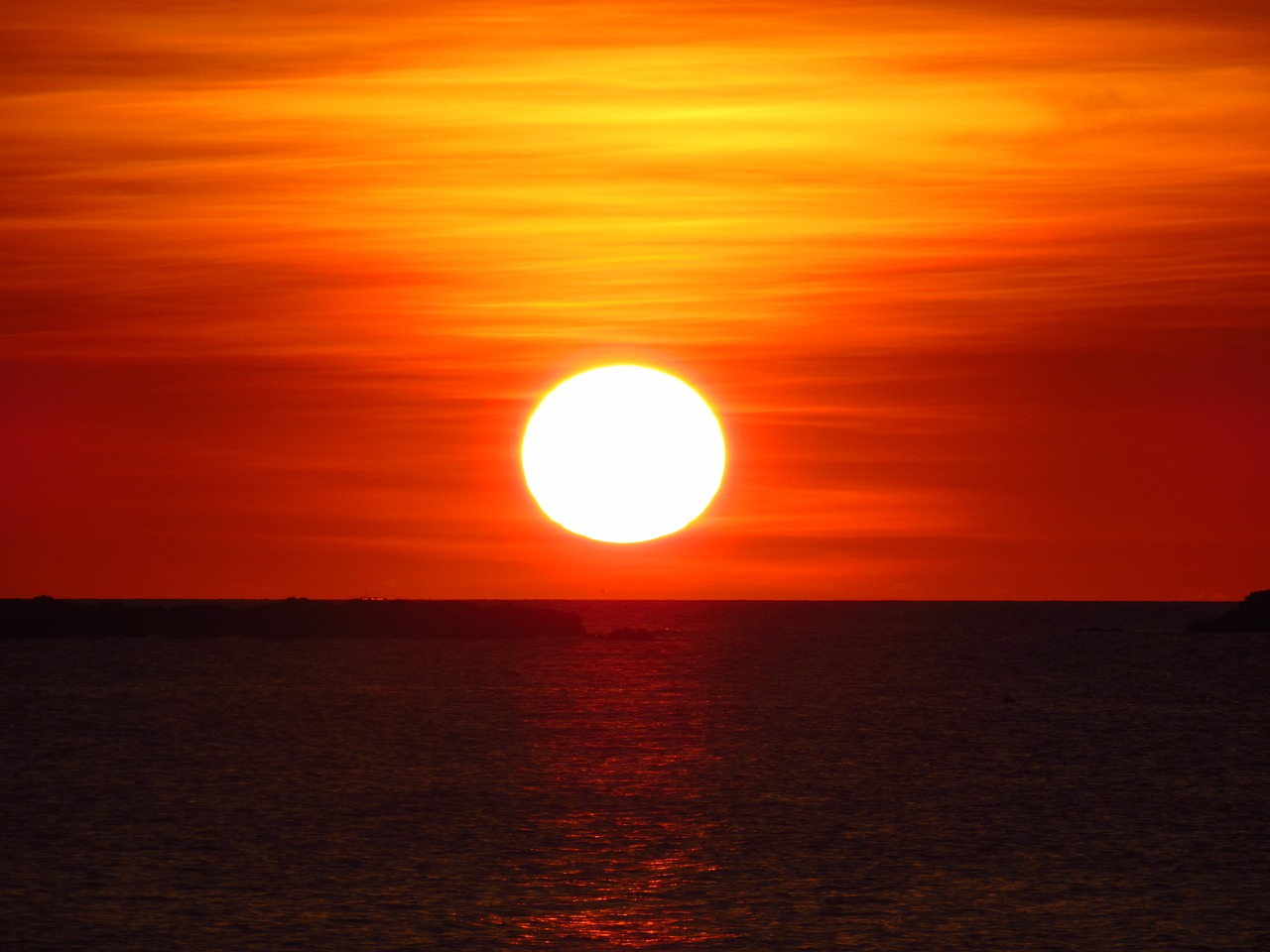 Image - sunset red yellow gold sky ocean