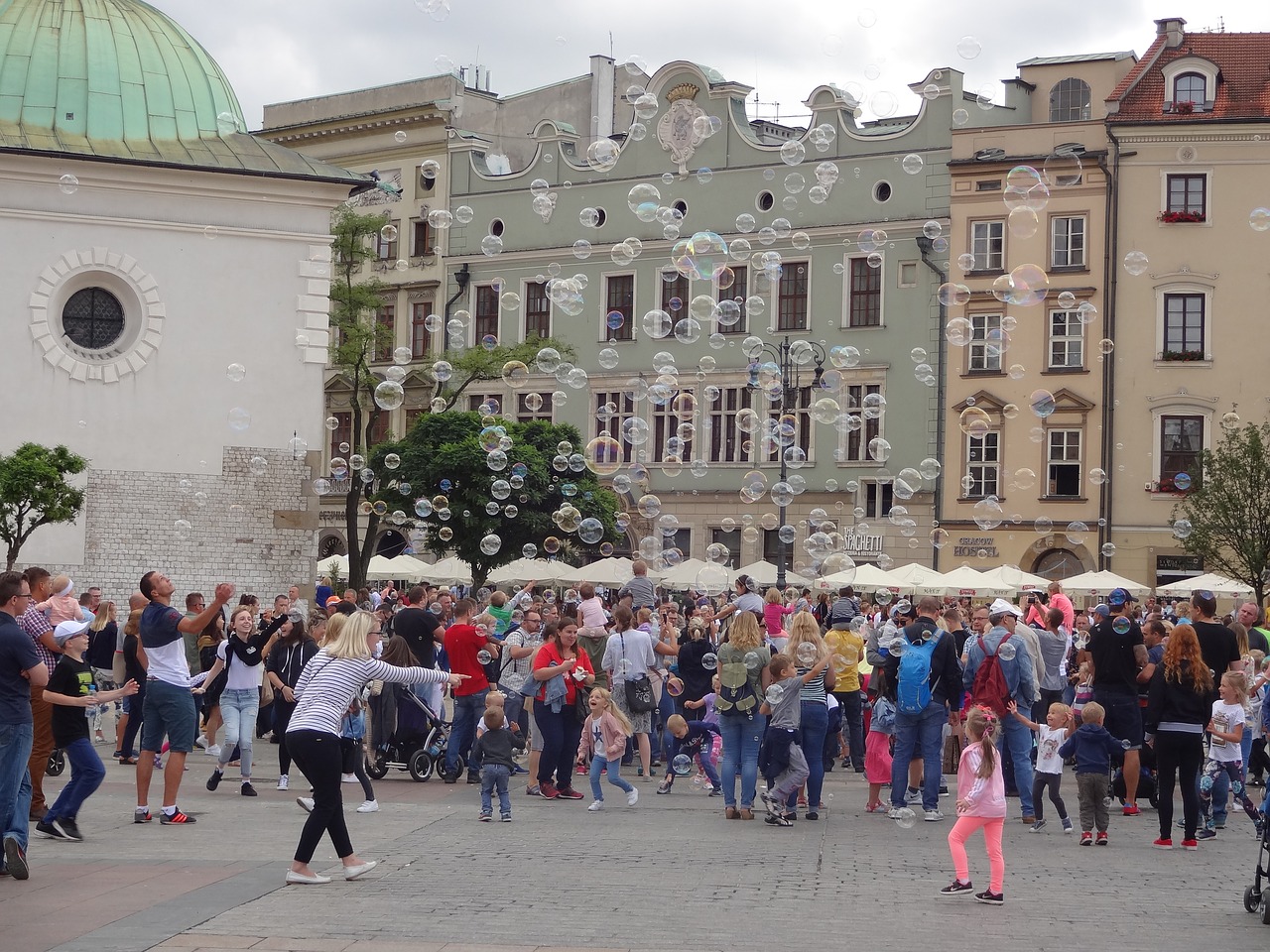 Image - krakow balloon entertainment square