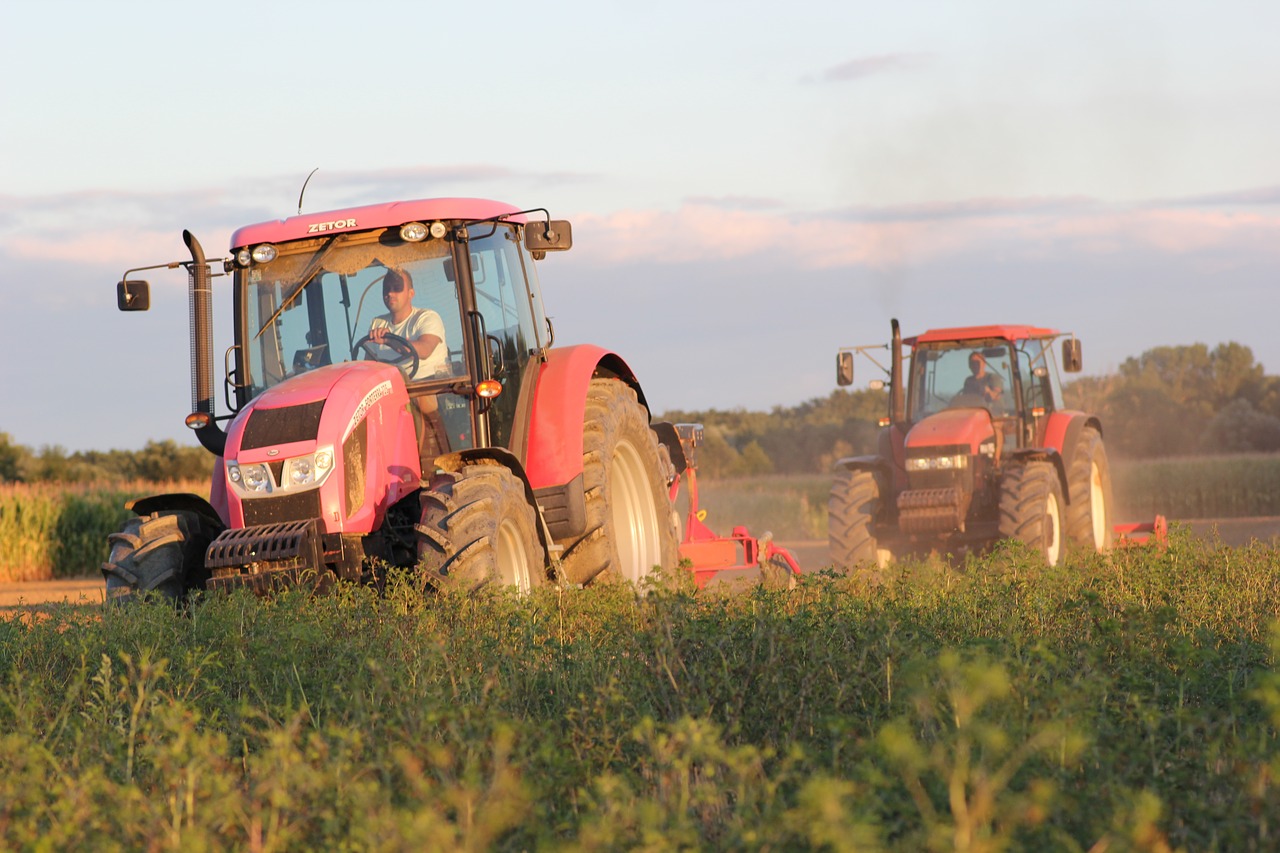 Image - tractors machine ploughing