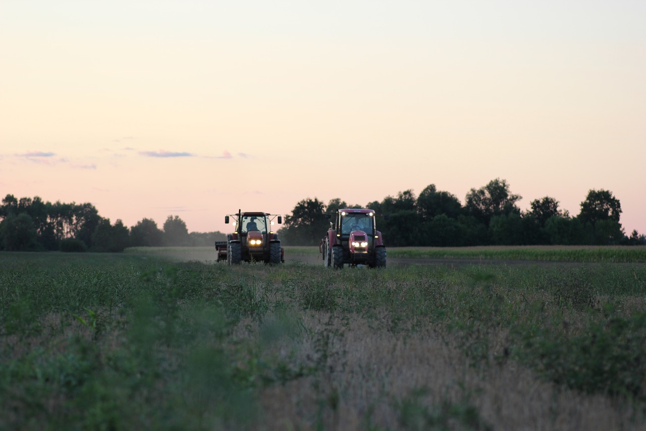 Image - tractors machine ploughing