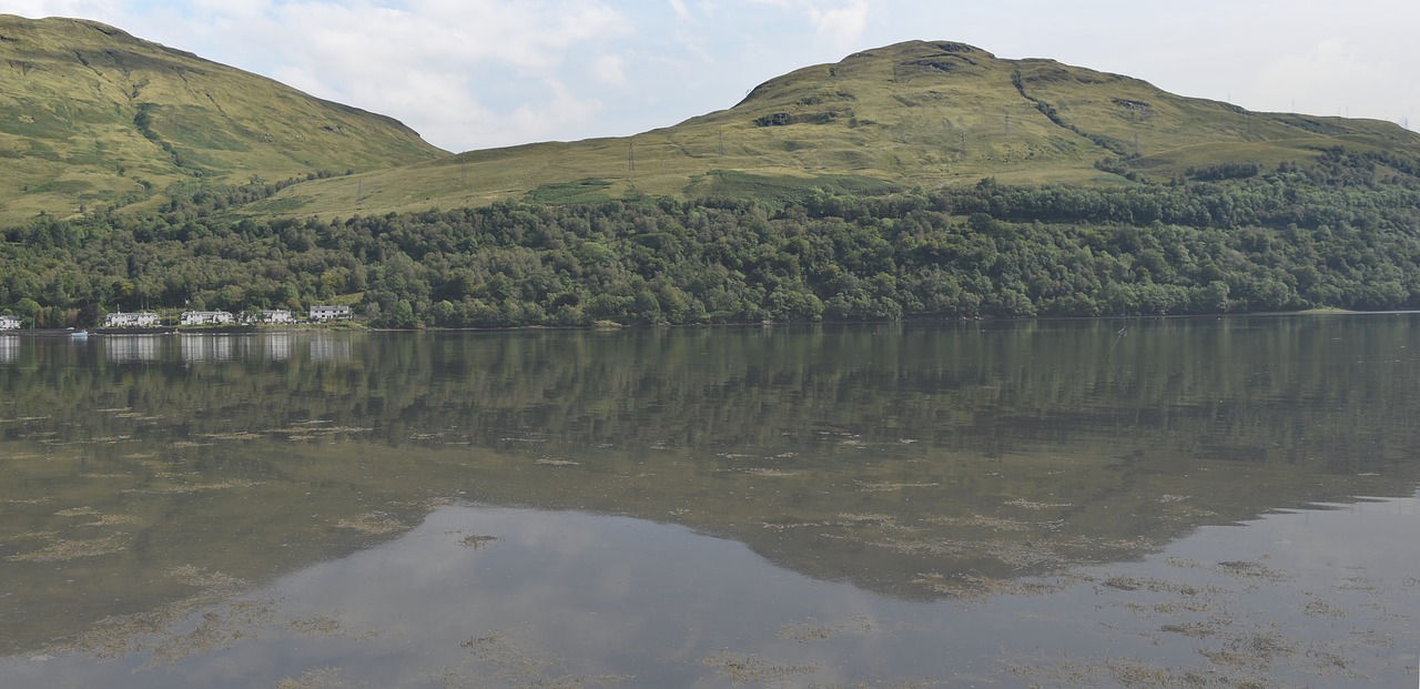 Image - water loch hills reflections