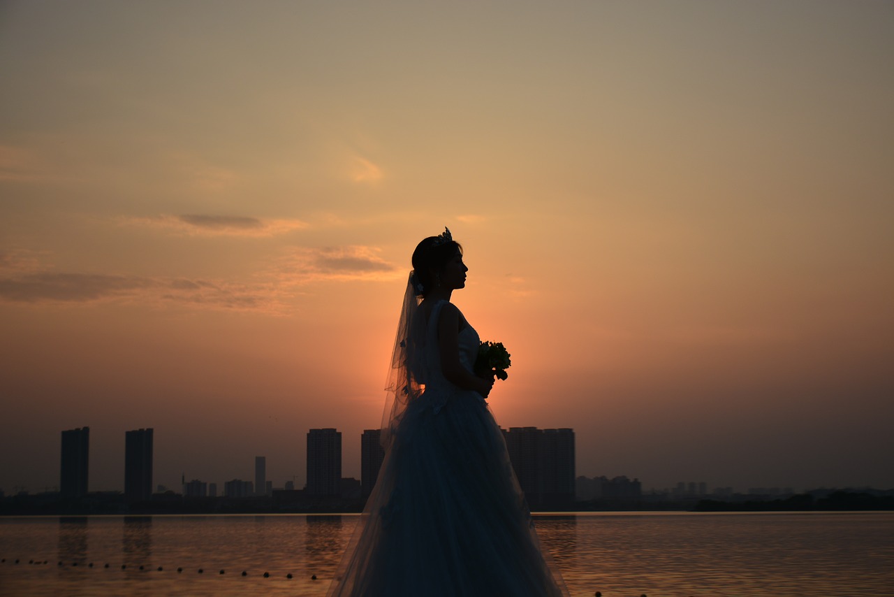 Image - bride sunset yao lake