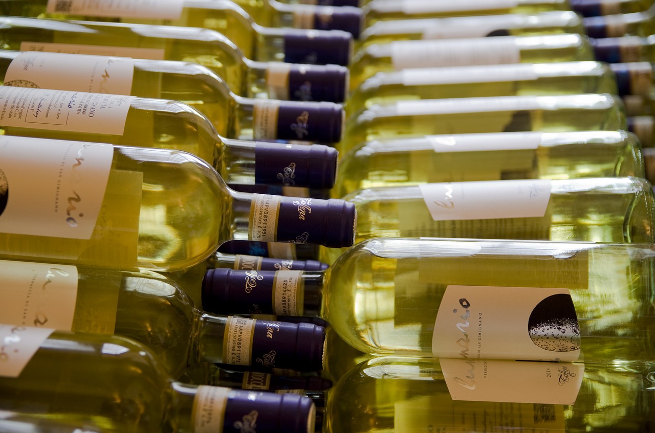 Image - wine bottles white wine tuscany