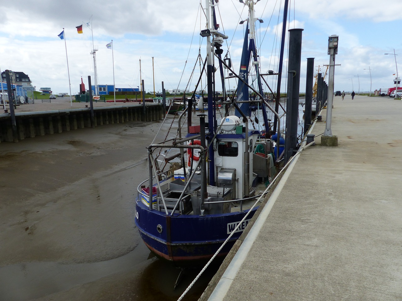 Image - ebb fishing vessel port north sea